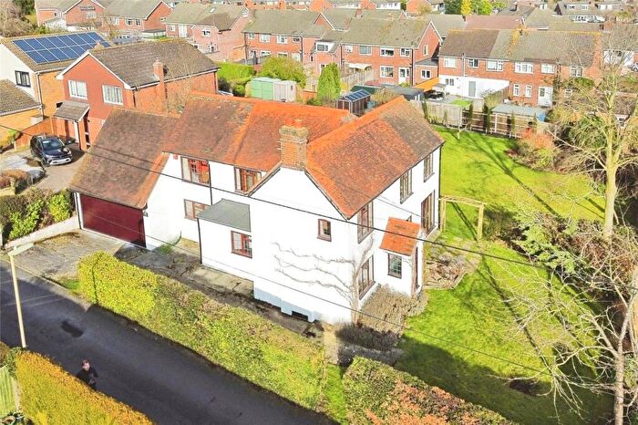 4 Bedroom Detached House For Sale In Newtown, Tadley, Hampshire, RG26