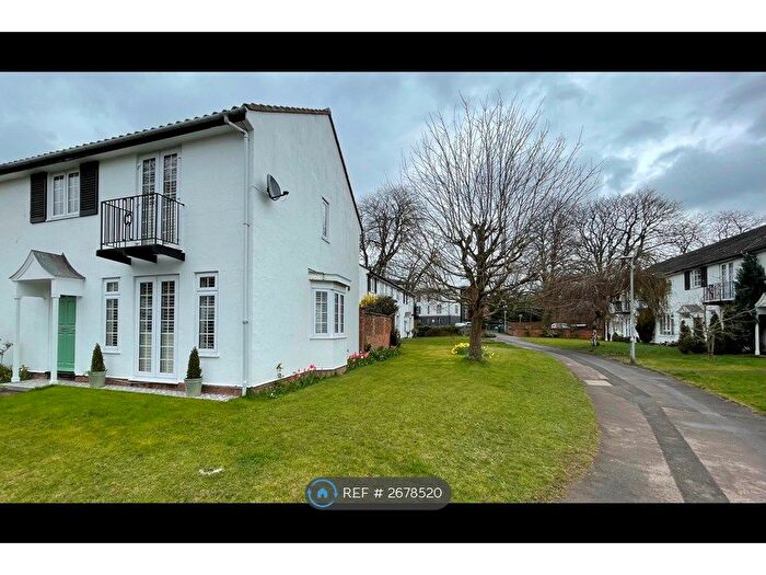 3 Bedroom Semi Detached House To Rent In Hollins Walk, Reading, RG30