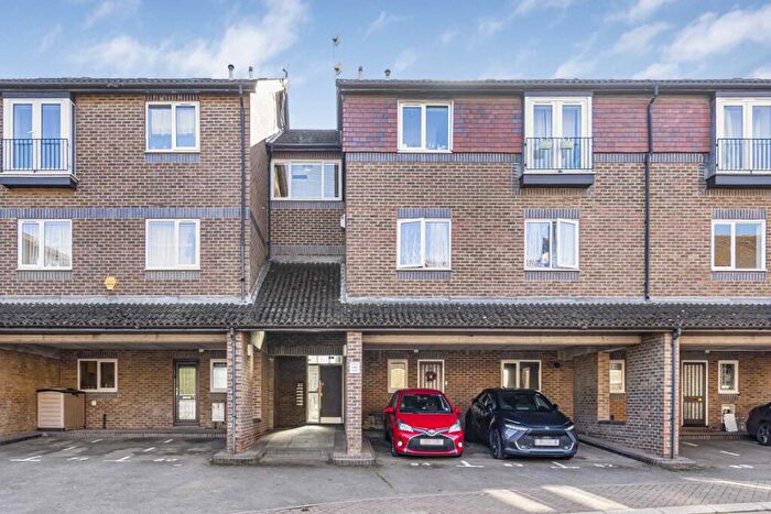 1 Bedroom Maisonette For Sale In Abbeyfields Close, Willesden, NW10