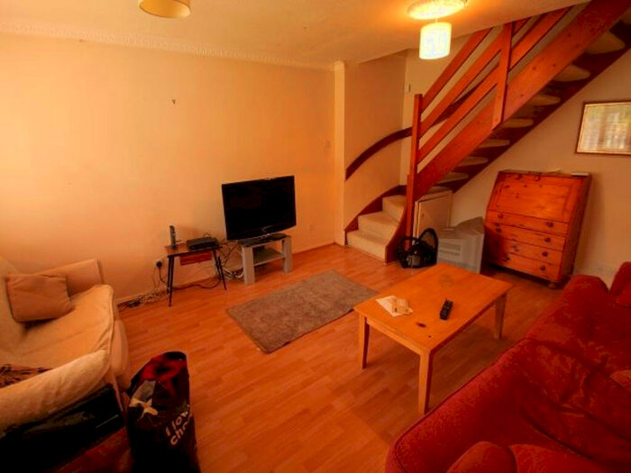 2 Bedroom House To Rent In Well Close Rise, Leeds, LS7