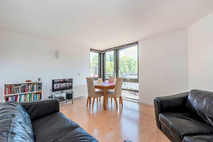 2 Bedroom Flat To Rent In Clapham Road, London SW9