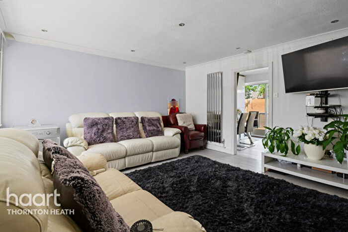 3 Bedroom End Of Terrace House For Sale In Osborne Gardens, Thornton Heath, CR7