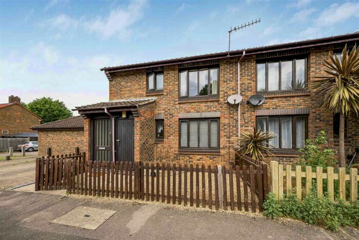 1 Bedroom Maisonette To Rent In Catherine Howard Court, Weybridge, KT13