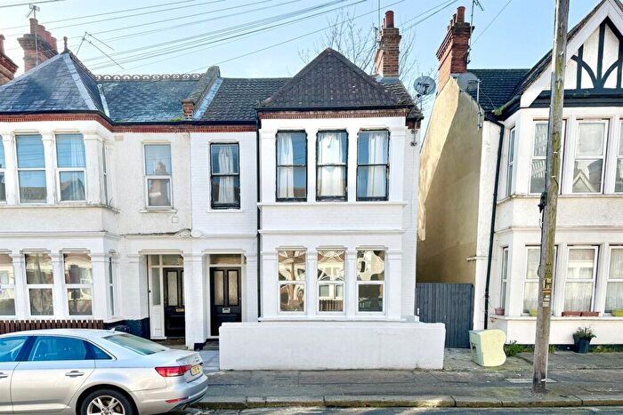 2 Bedroom Flat To Rent In Whitegate Road, Southend-on-Sea, SS1