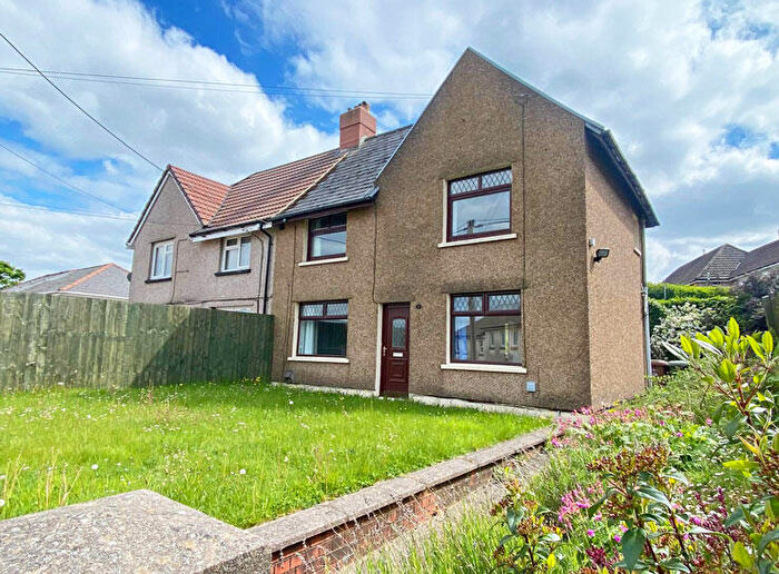3 Bedroom Semi-Detached House For Sale In Gelliwen Street, Penybryn, Hengoed, CF82