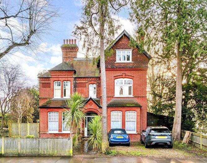 3 Bedroom Flat For Sale In Strawberry Hill Road, Strawberry Hill, Twickenham, TW1