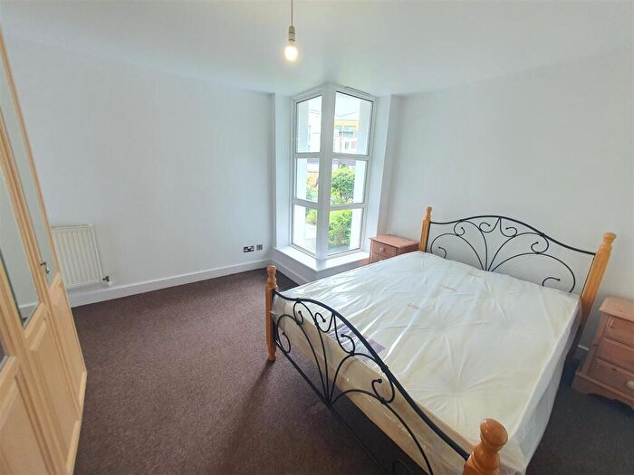 2 Bedroom Apartment To Rent In Barrier Point Road, London, E16