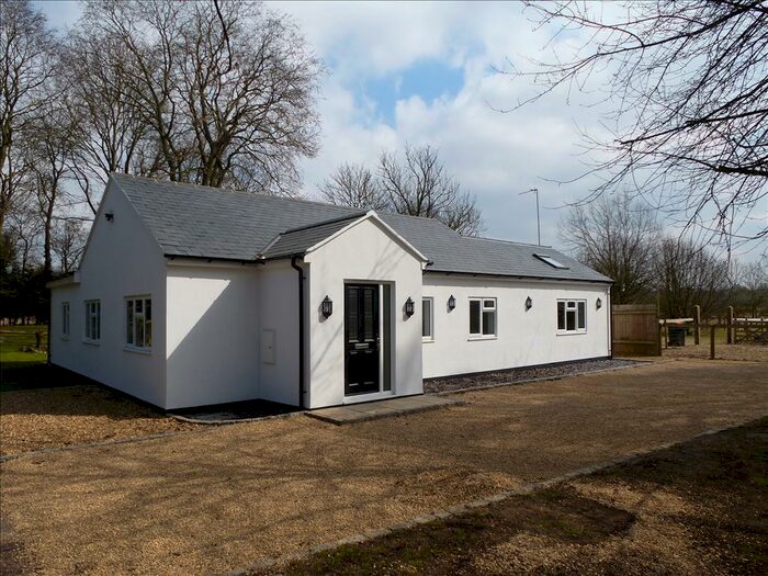 4 Bedroom Bungalow To Rent In Thorn Road, Houghton Regis, Dunstable, LU5