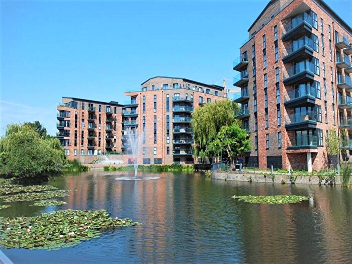 2 Bedroom Flat For Sale In James Smith Court, Dartford, Kent, DA1