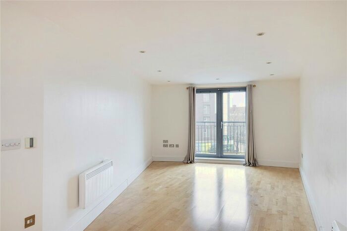 2 Bedroom Flat To Rent In Streatham Place, London, SW2