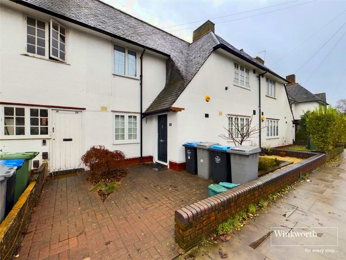 2 Bedroom Ground Flat To Rent In Goldsmith Lane, London, NW9