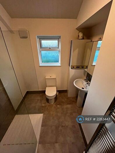 3 Bedroom Flat To Rent In Whitchurch Road, Cardiff, CF14