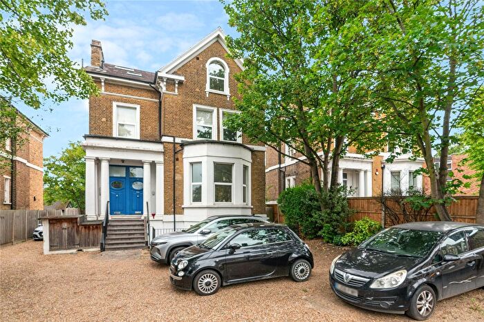 2 Bedroom Flat To Rent In Bedford Hill, London, SW12
