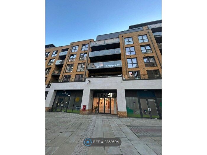 2 Bedroom Flat To Rent In Knightley Walk, London, SW18