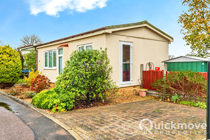 1 Bedroom Park Home For Sale In Bedford, Bedfordshire, MK43