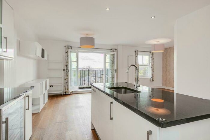 3 Bedroom Flat To Rent In Cheverton Road, Whitehall Park, N19