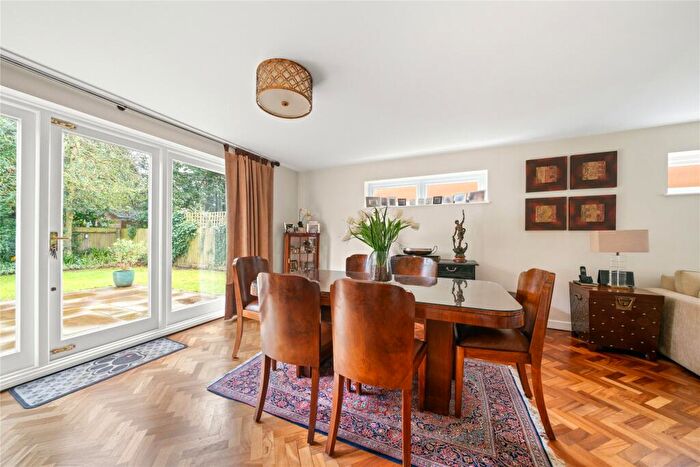 4 Bedroom Detached House For Sale In Netherby Park, Weybridge, Surrey, KT13