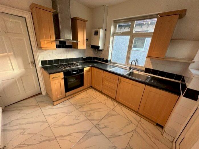 3 Bedroom Semi-Detached House To Rent In Queenswood Avenue, Wallington, SM6