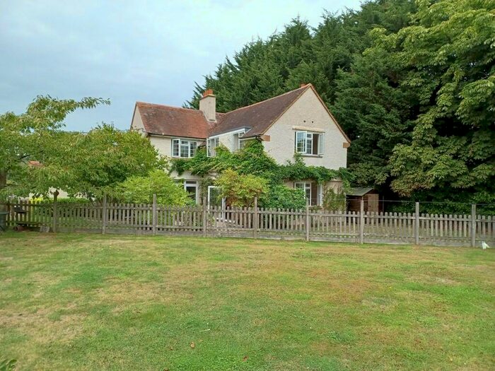 3 Bedroom Detached House To Rent In Wakeford Farm, RG26