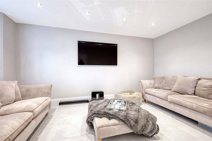 4 Bedroom Detached House For Sale In Guernsey Gardens, Wickford, SS11