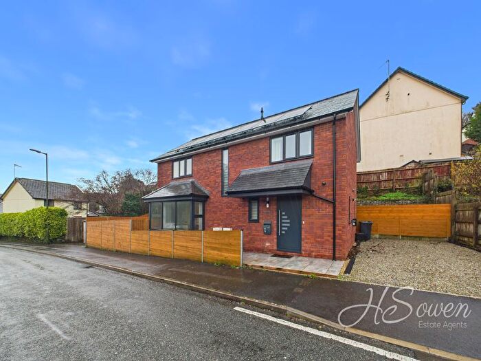 3 Bedroom Detached House For Sale In Centenary Way, Torquay, TQ2