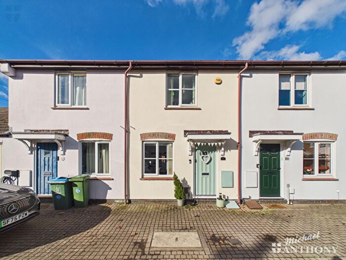 2 Bedroom Terraced House For Sale In Howletts Close, Aylesbury, HP19