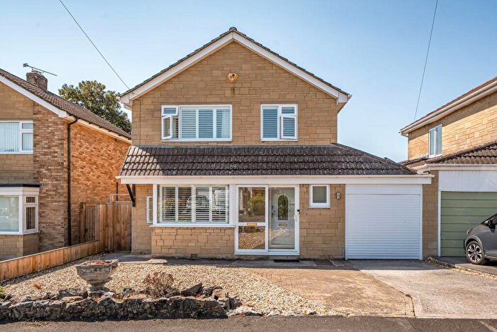 3 Bedroom Link Detached House For Sale In Mendip Drive, Frome, BA11