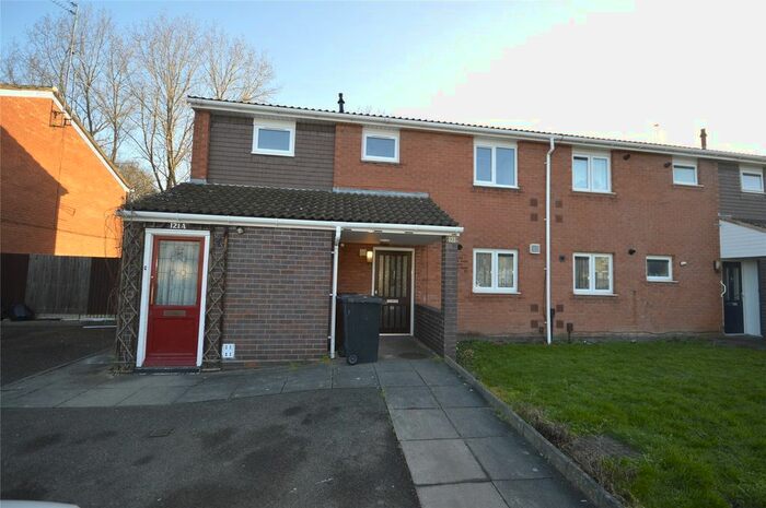 3 Bedroom Flat To Rent In Green Lanes, Bilston, West Midlands, WV14