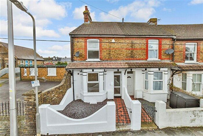 3 Bedroom End Terrace House For Sale In Ufton Lane, Sittingbourne, Kent, ME10