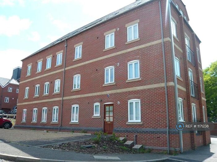 2 Bedroom Flat To Rent In Grosvenor Gate, Leicester, LE5