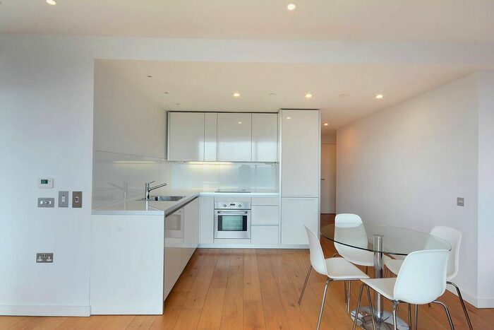 2 Bedroom Flat To Rent In Walworth Road, Elephant And Castle, London, SE1