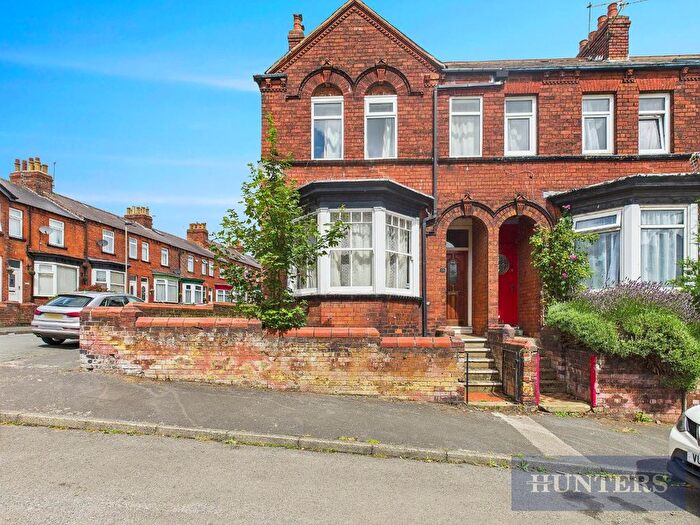 3 Bedroom End Terrace House For Sale In Asquith Avenue, Scarborough, YO12