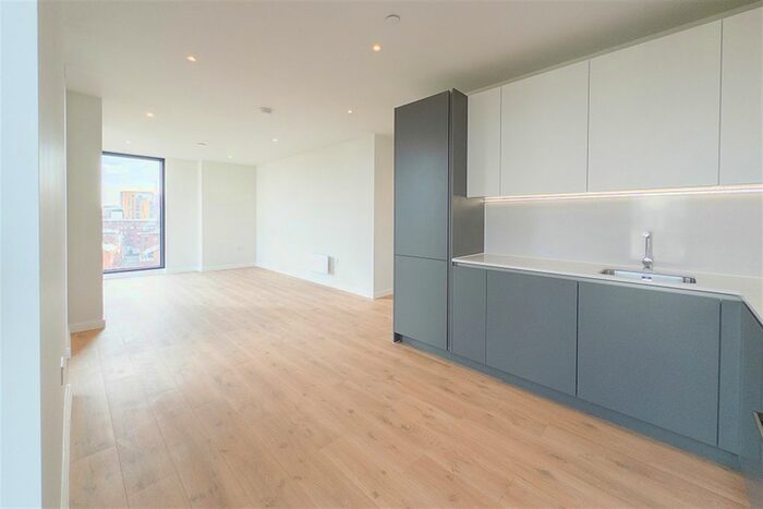 2 Bedroom Flat To Rent In The Stile, Meadowside, M4