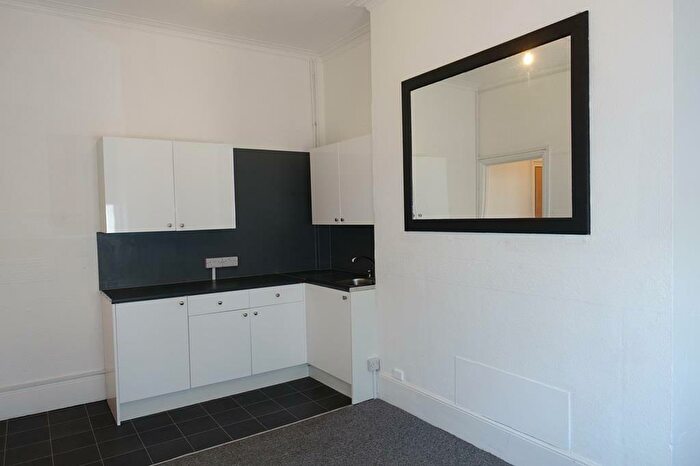 1 Bedroom Flat To Rent In Jevington Gardens, Eastbourne, BN21