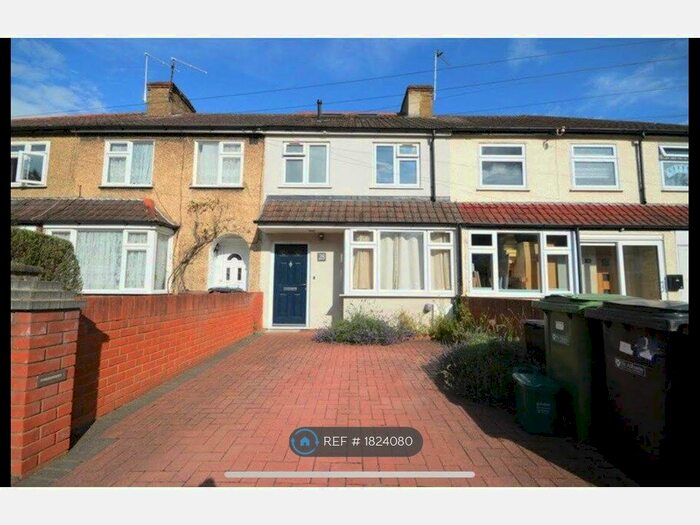 3 Bedroom Terraced House To Rent In Leyland Avenue, St. Albans, AL1