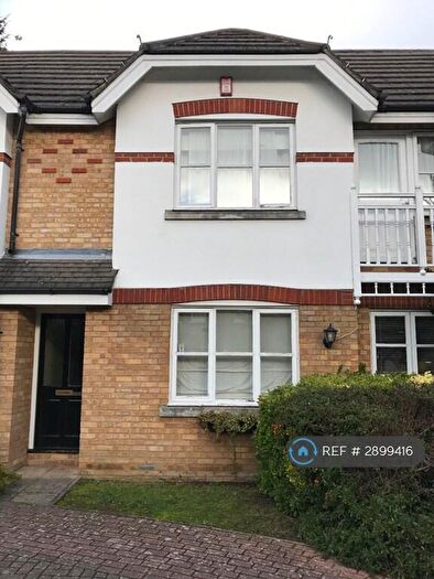 2 Bedroom Flat To Rent In Whittington Mews, London, N12