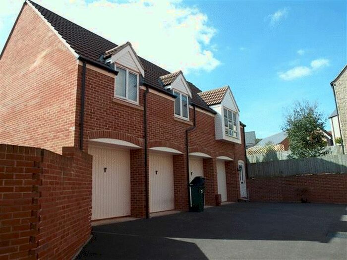 2 Bedroom Flat To Rent In Fishers Mead, Long Ashton, BS41