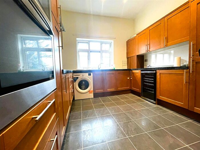 2 Bedroom Apartment To Rent In Eastwood Road, Seven Kings, Ilford, IG3