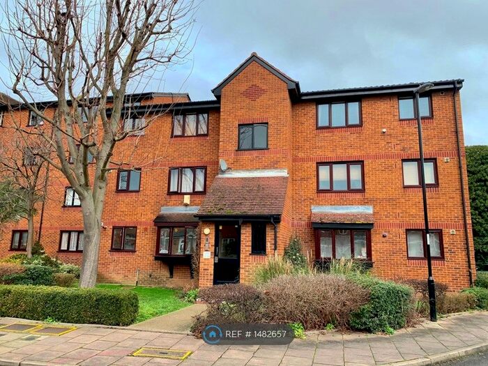 1 Bedroom Flat To Rent In John Silkin Lane, London, SE8