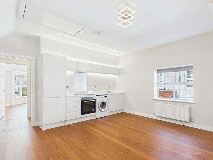 1 Bedroom Flat To Rent In West Wycombe Road, High Wycombe, Buckinghamshire, HP12