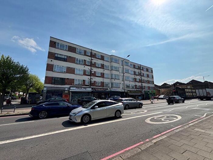 1 Bedroom Flat For Sale In Flat Beaumont Court, Upper Clapton Road, Hackney, London, E5