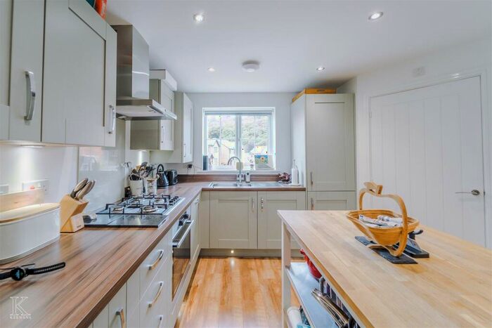 3 Bedroom Semi-Detached House To Rent In Weaver Avenue, Rossendale, BB4