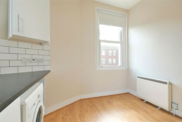 1 Bedroom Flat To Rent In Ashenden Road, Homerton, E5