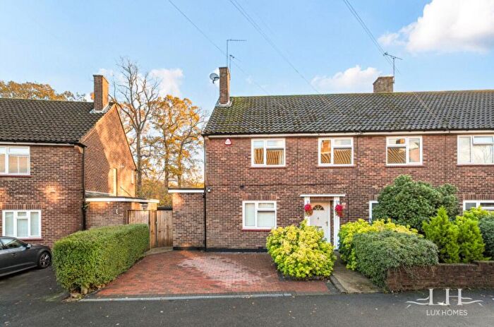 2 Bedroom Maisonette For Sale In Haydock Close, Hornchurch, RM12