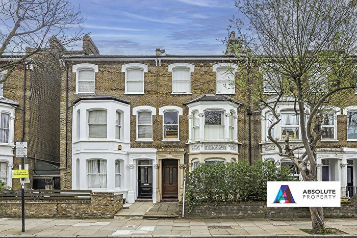2 Bedroom Flat For Sale In Hanley Road, London, N4