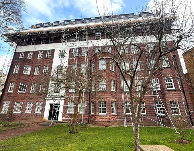 2 Bedroom Flat For Sale In Parkhurst Court, Warlters Road, Holloway, N7