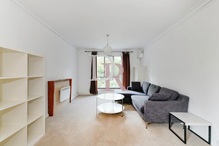 Studio To Rent In Lynton Lodge, Highbury Grove, N5