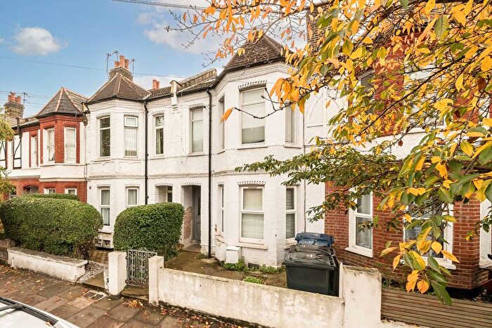 3 Bedroom Flat For Sale In Southfield Road, Chiswick, W4