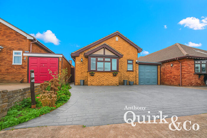 3 Bedroom Bungalow For Sale In Redwoods, Canvey Island, SS8