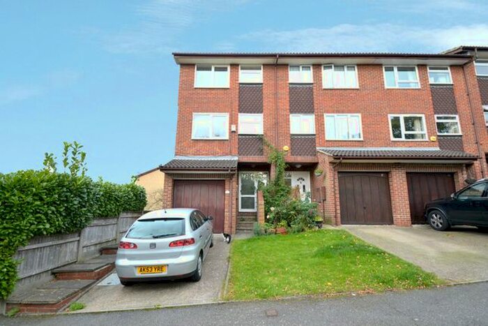 5 Bedroom Detached House To Rent In Chepstow Rise, Croydon, CR0